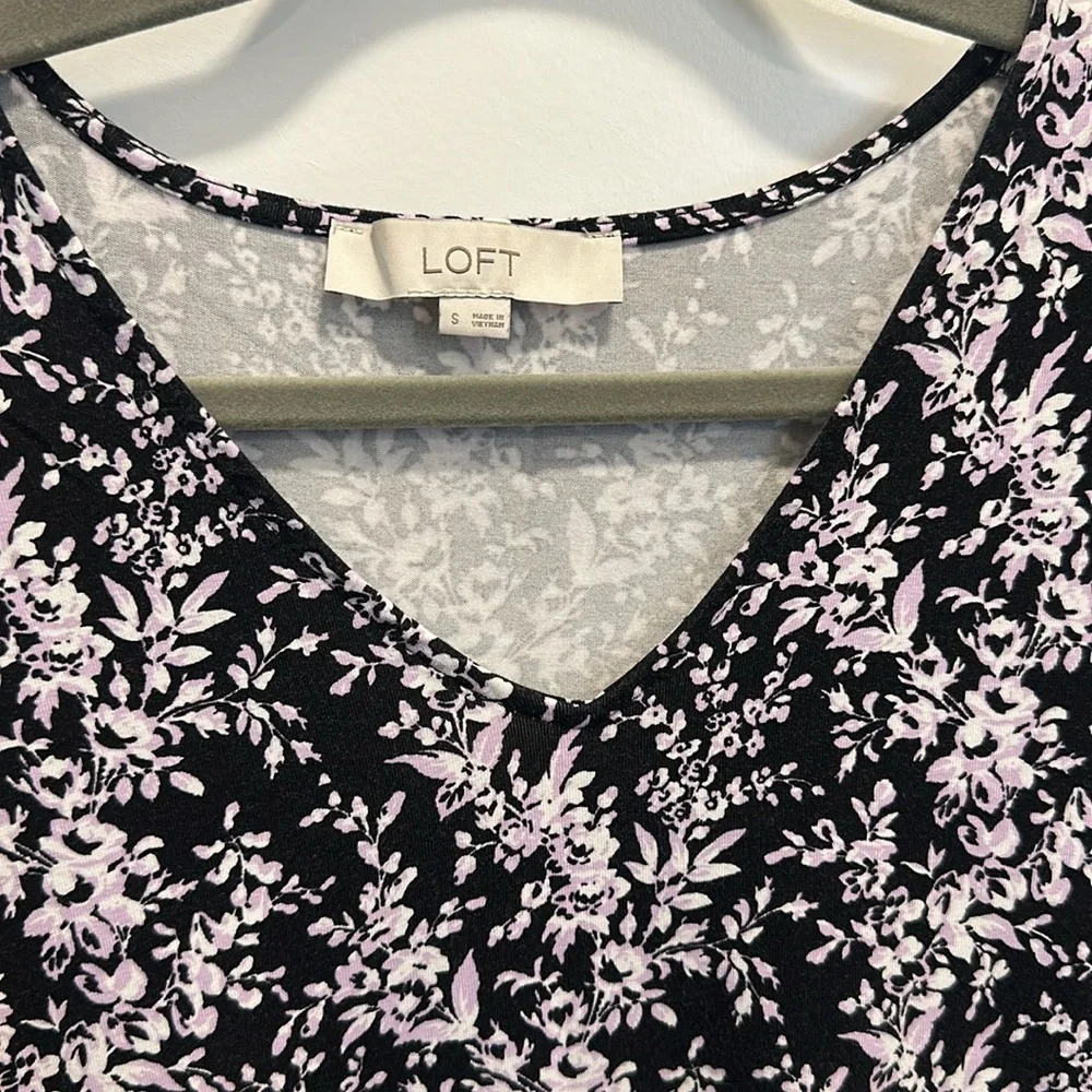 LOFT Knotted Puff Sleeve V-Neck Dress - Picture 6 of 9